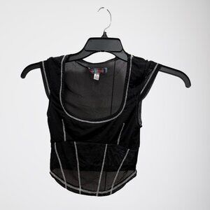 Urban Outfitters Women's Black and White Crop-top